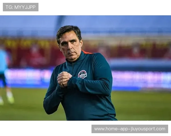 河南队拉莫斯加练对抗，周大地连续反抢抢到身前