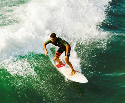 9游游戏官网-哈兰德再创欧冠历史新纪录，曼城豪取三连胜，哈兰德代表两支球队参加欧冠